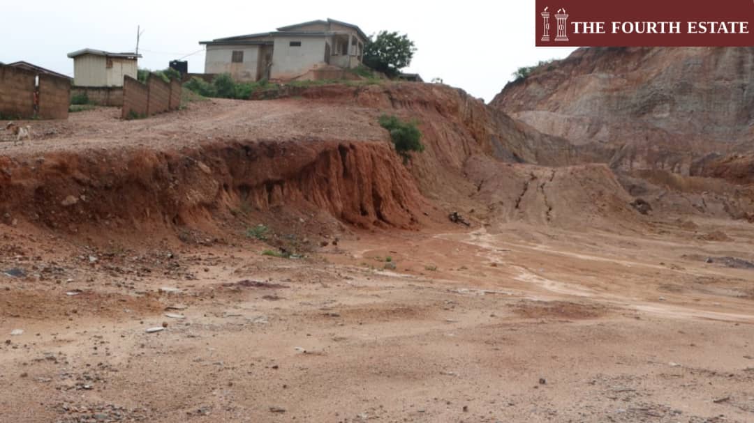 A building threatened by sand winning activities
